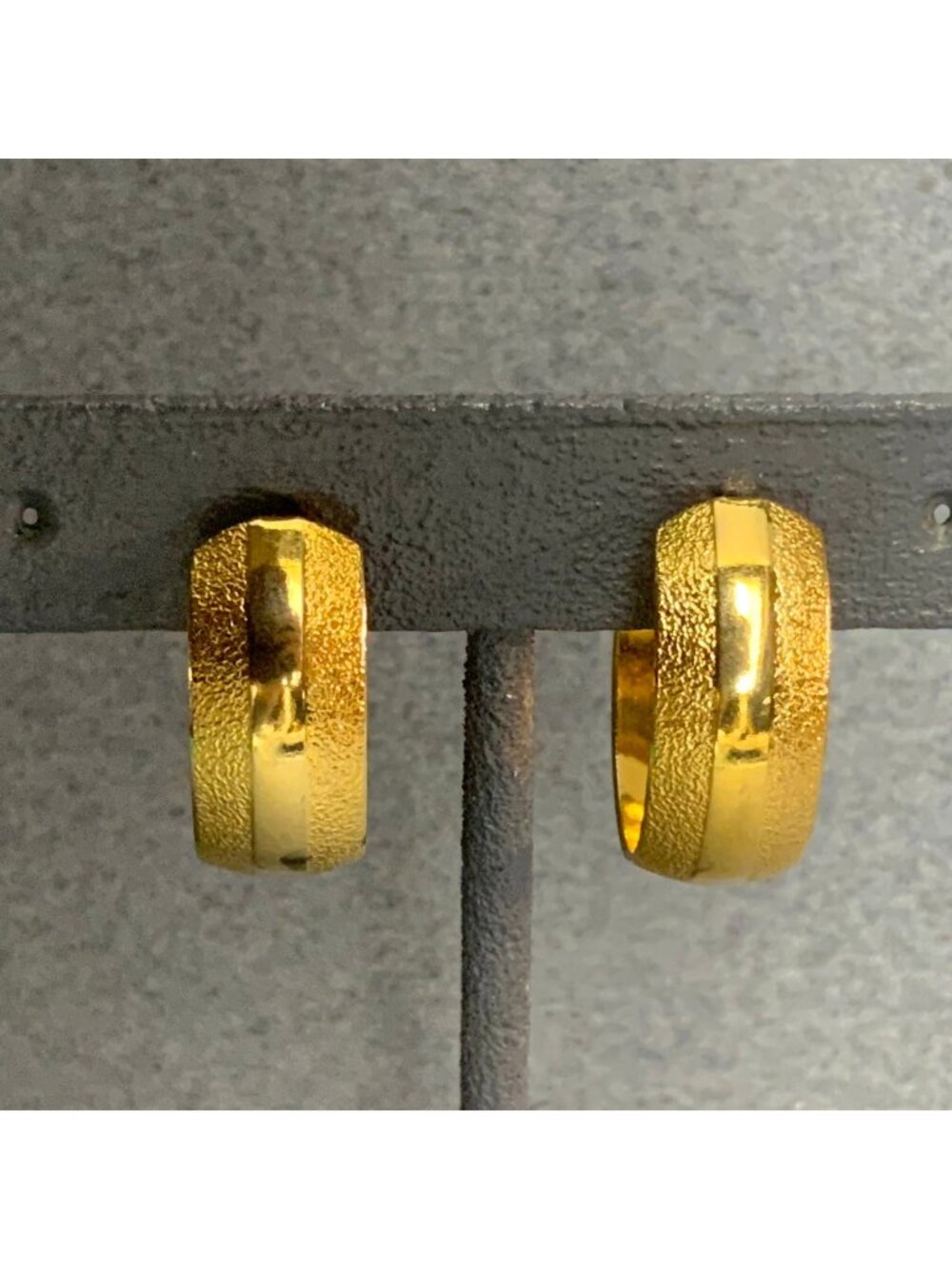 Textured Stripe Hoop Earrings 1 In Gold Retro Hoops Pierced Classic Glam Boho